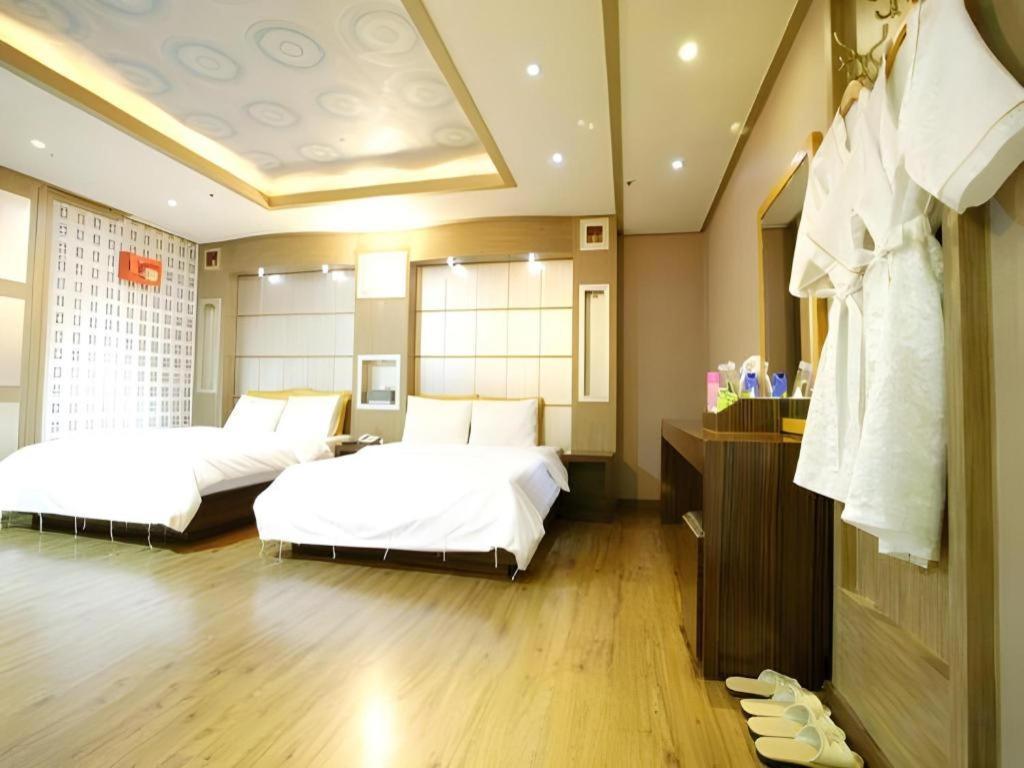 Hotel Head-One Uijeongbu Exteriör bild