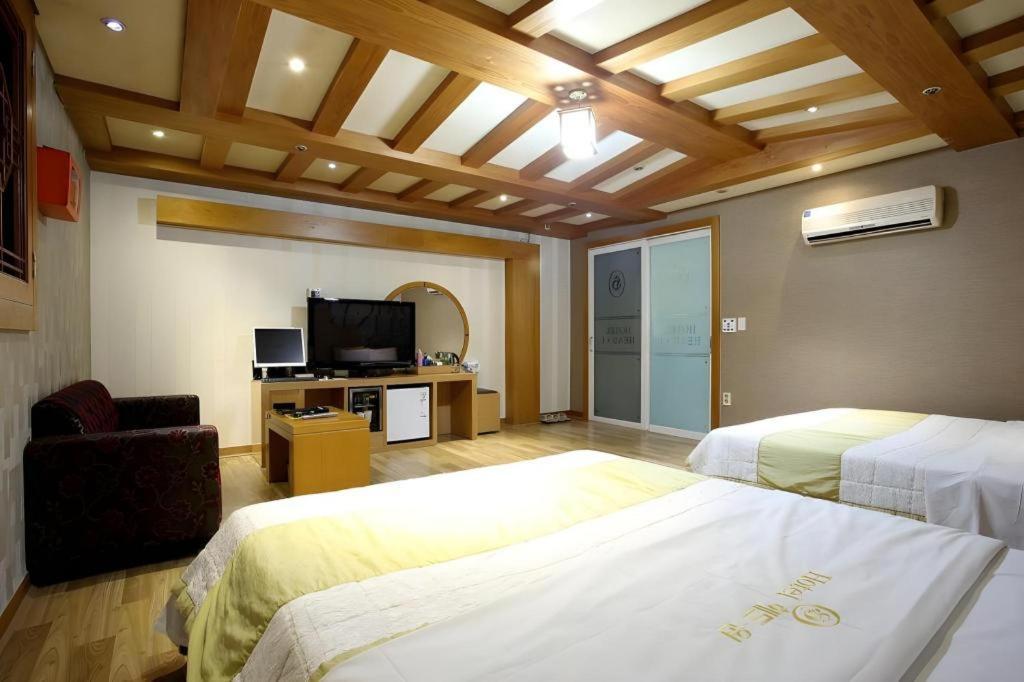 Hotel Head-One Uijeongbu Exteriör bild