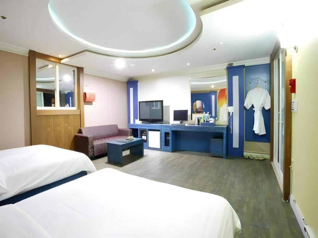Hotel Head-One Uijeongbu Exteriör bild