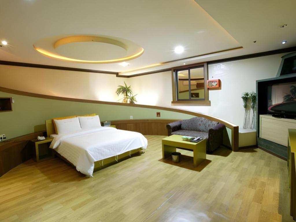 Hotel Head-One Uijeongbu Exteriör bild