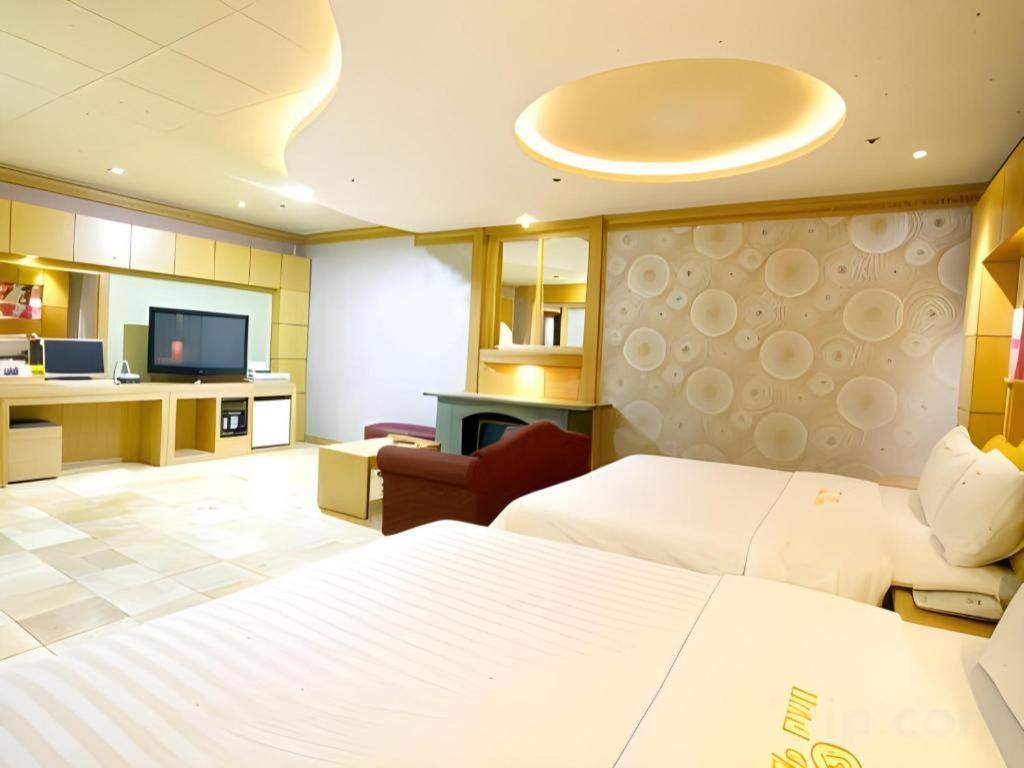 Hotel Head-One Uijeongbu Exteriör bild