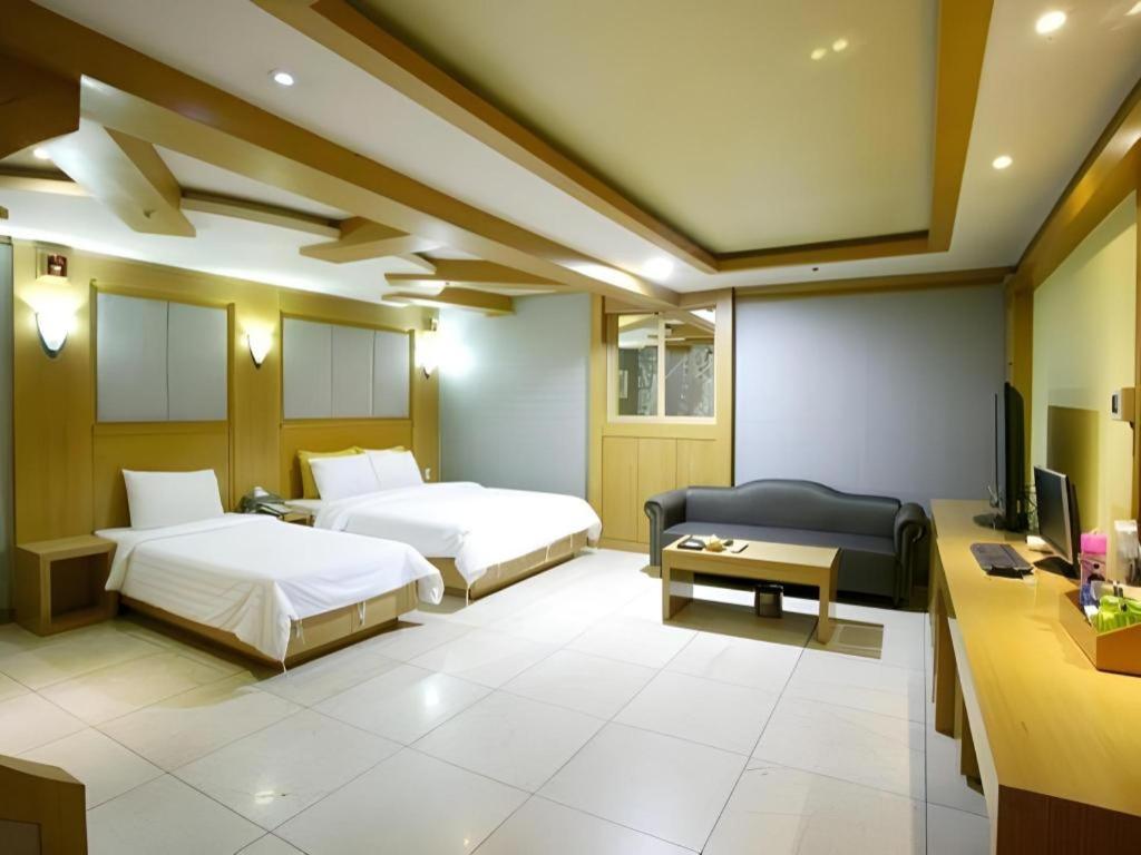 Hotel Head-One Uijeongbu Exteriör bild