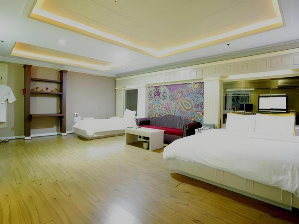 Hotel Head-One Uijeongbu Exteriör bild