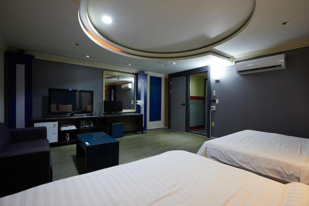 Hotel Head-One Uijeongbu Exteriör bild